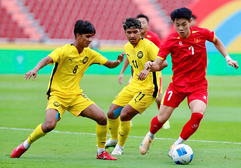 bao-chi-malaysia-bang-hoang-khi-rajamangala-tro-thanh-diem-den-cua-u22