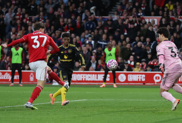 Nottingham Forest vs Manchester United (22:00 – 01/11)