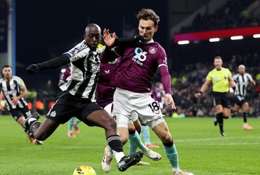 Burnley vs Newcastle United (02:30 – 31/12)