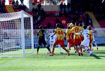 Lecce vs Parma (18:30 – 11/01)