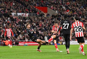 Sunderland vs Everton (03:00 – 04/11)