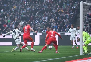 B. Monchengladbach vs Augsburg (21:30 – 11/01)