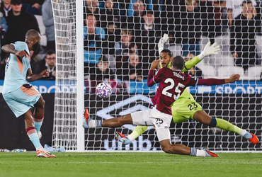 West Ham vs Brentford (02:00 – 21/10)