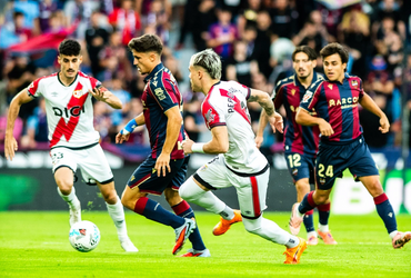 Levante vs Rayo Vallecano (23:30 – 19/10)