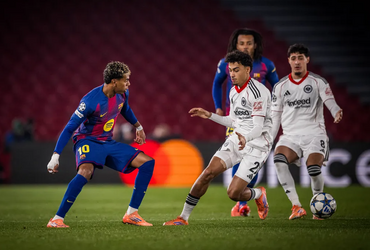 Barcelona vs Eintracht Frankfurt (03:00 – 10/12)
