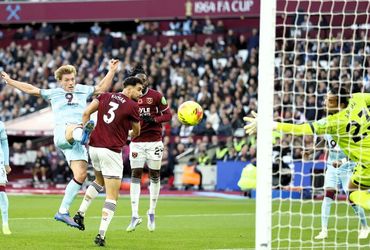 West Ham vs Burnley (22:00 – 08/11)