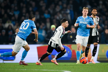Napoli vs Juventus (02:45 – 08/12)