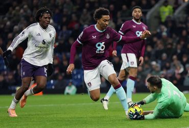 Burnley vs Manchester United (03:15 – 08/01)