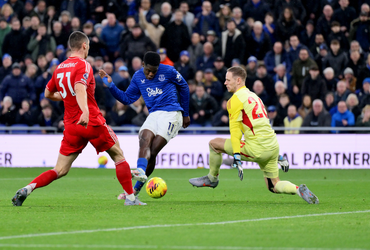 Everton vs Nottingham Forest (22:00 – 06/12)